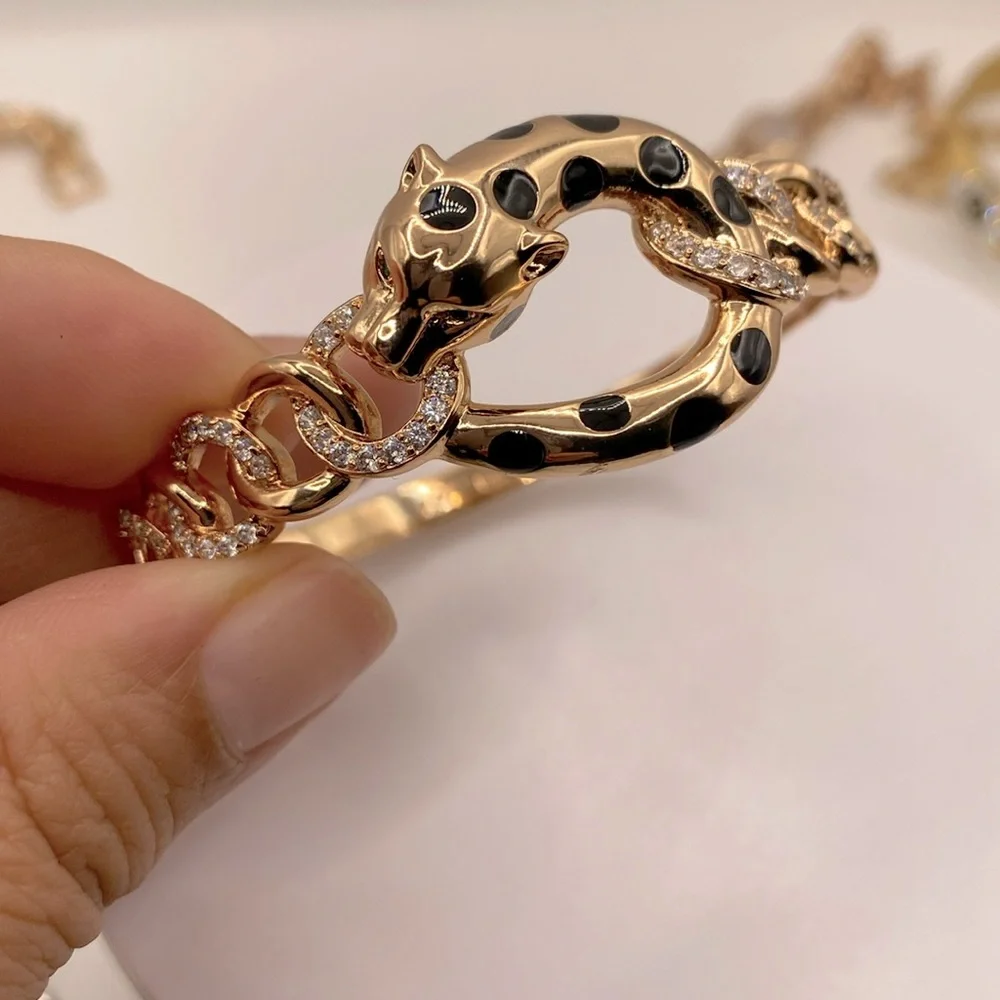 Luxurious Gold Tone Leopard Gold Bangle
